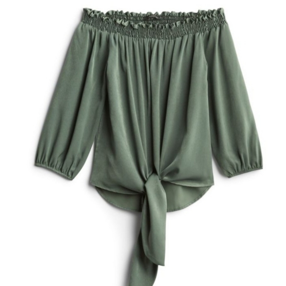 Top Off the Shoulder - Picture 2 of 12